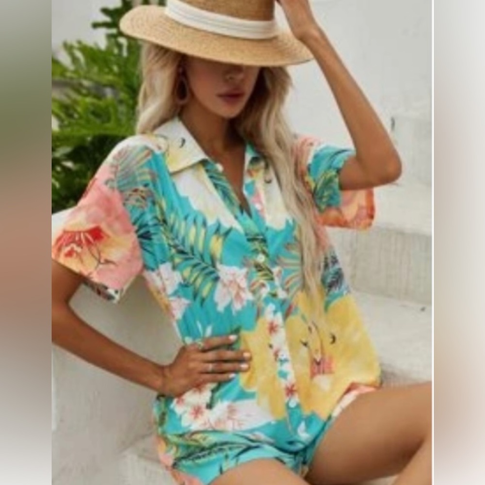 Womens Romper size small.. NEVER WORN